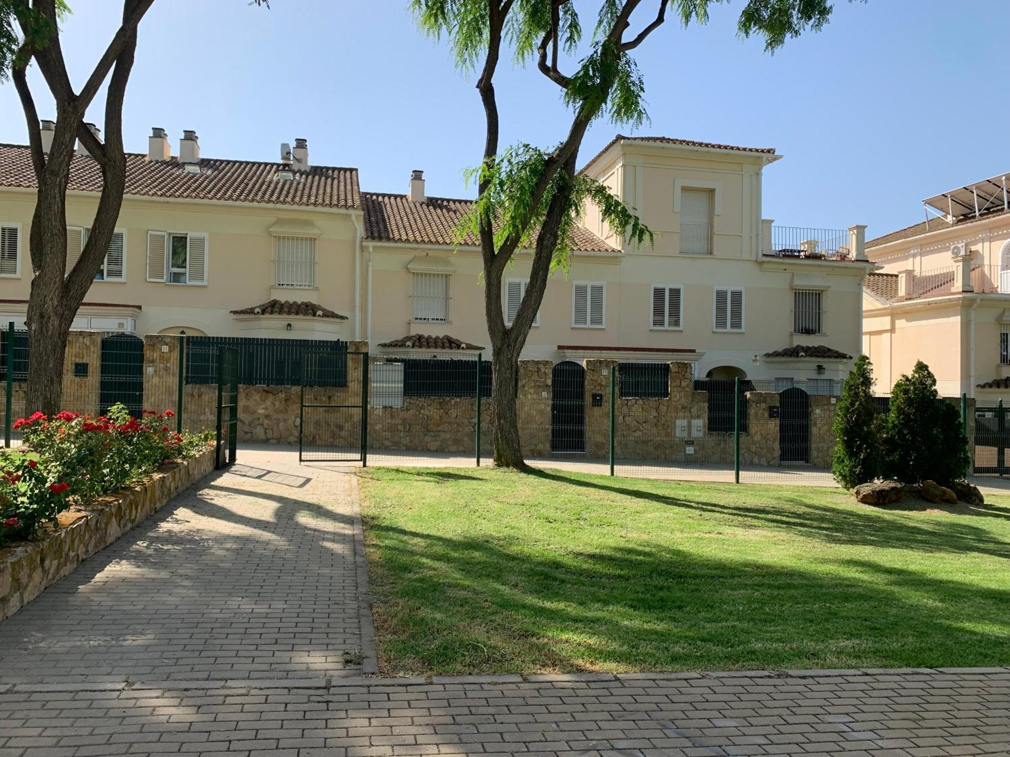 Villa Bonita Casa En Entorno Idilico Tomares Exterior foto